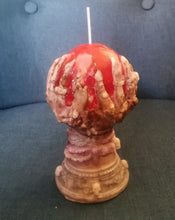 Charger l&#39;image dans la galerie, Bougie boule de cristal ,sous cloche ,sculpté à la main ,au Santal.
