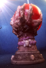 Charger l&#39;image dans la galerie, Bougie boule de cristal ,sous cloche ,sculpté à la main ,au Santal.
