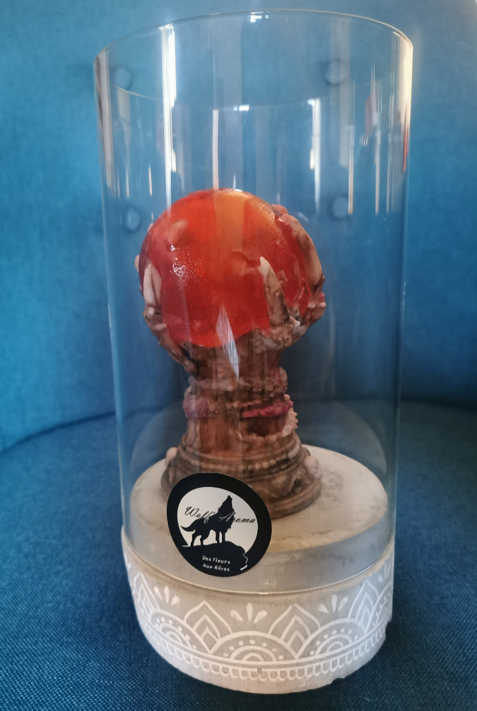 Bougie boule de cristal ,sous cloche ,sculpté à la main ,au Santal.